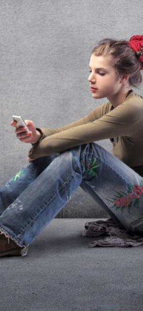 girlonphone
